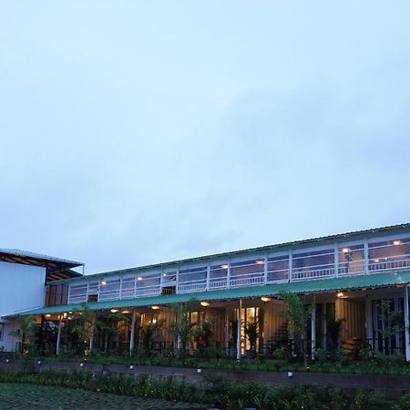 The Boat Club,Karjat Hotel Buitenkant foto