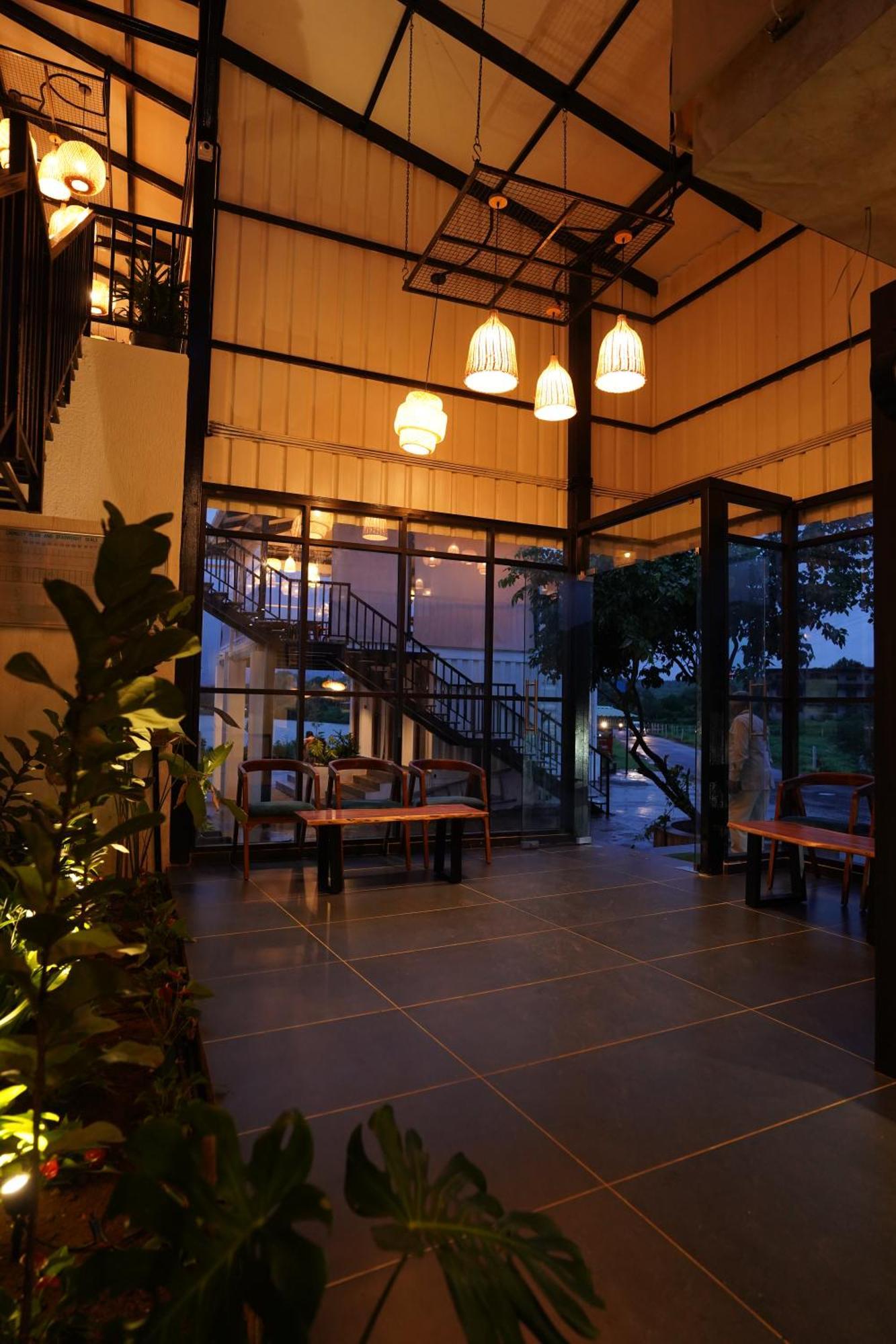 The Boat Club,Karjat Hotel Buitenkant foto