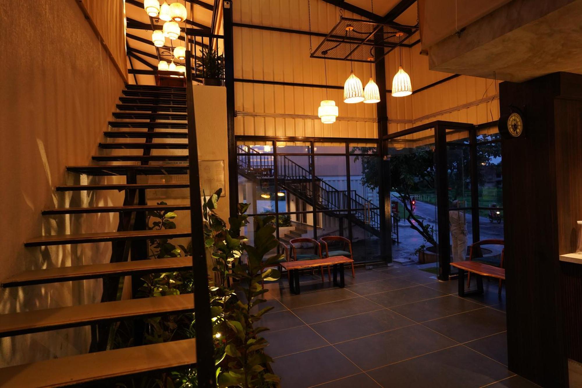 The Boat Club,Karjat Hotel Buitenkant foto